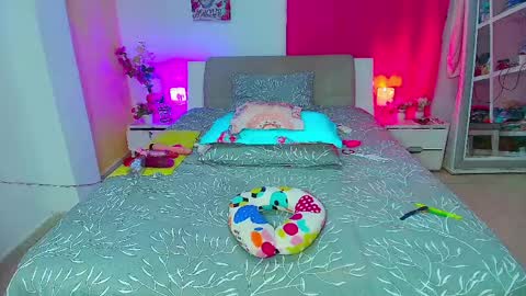 kendra_love31 online show from March 30, 2:45 am