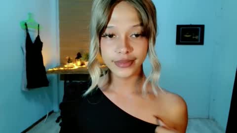 Snapshot of kendra_lunaxx chatting on May 17, 12:12 pm kendra_lunaxx online show from May 17, 12:12 pm