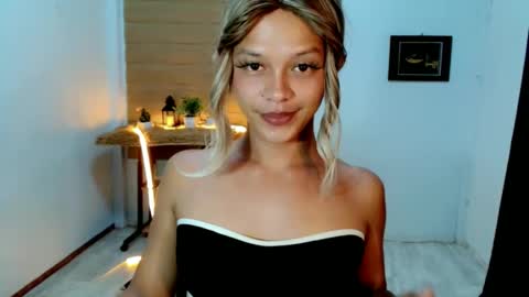 Snapshot of kendra_lunaxx chatting on May 20, 11:00 pm kendra_lunaxx online show from May 20, 11:00 pm