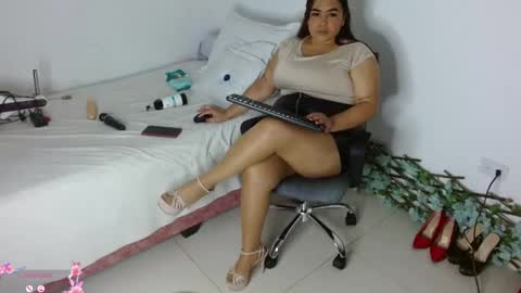Snapshot of kendra_williams29 chatting on June 6, 1:21 am kendra online show from June 6, 1:21 am