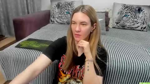 Kendra online show from May 25, 11:44 pm