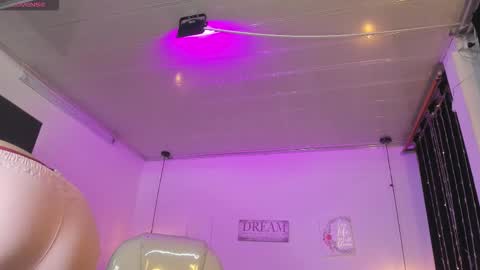 kendry_fox420_ online show from February 3, 2:53 am