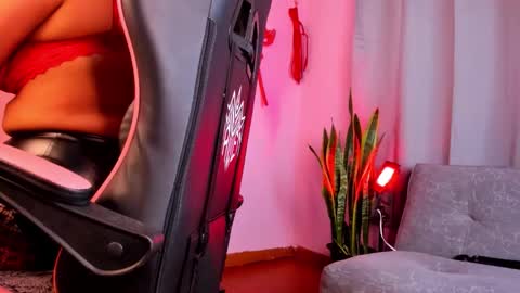 kenia_thompsom01 online show from March 13, 11:00 pm