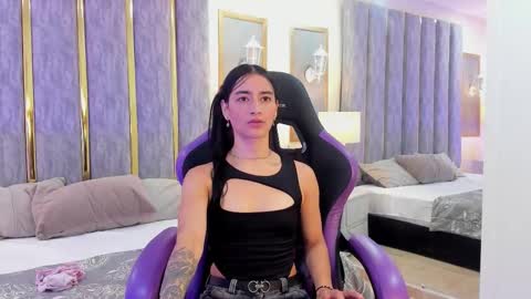 Snapshot of keniavelvet_ chatting on February 3, 3:39 pm keniavelvet online show from February 3, 3:39 pm