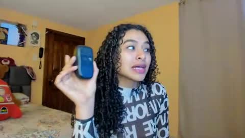 Snapshot of keniia_riizz chatting on June 29, 6:19 pm Kenia online show from June 29, 6:19 pm