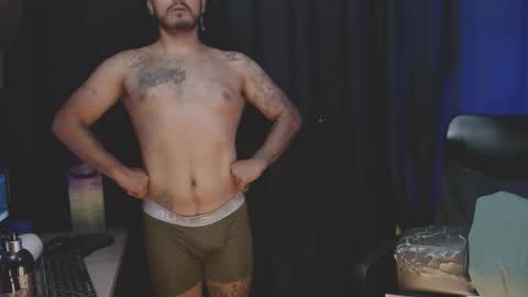 Snapshot of kenllyhot chatting on March 11, 1:44 am Kenlly online show from March 11, 1:44 am