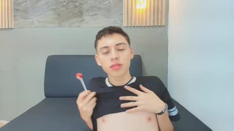 Snapshot of kenny_hank chatting on March 16, 5:44 am kenny_hank online show from March 16, 5:44 am