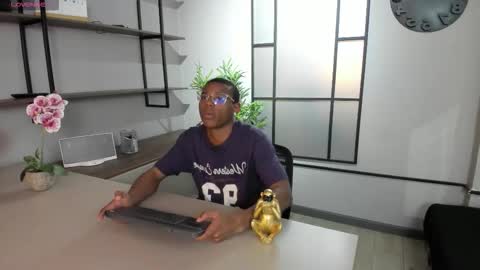 Snapshot of kenny_thompson_ chatting on February 20, 8:31 pm Kenny Thompson online show from February 20, 8:31 pm