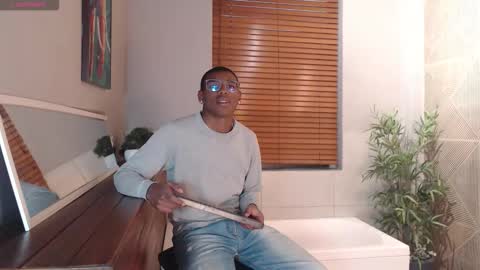 Snapshot of kenny_thompson_ chatting on February 25, 8:07 pm Kenny Thompson online show from February 25, 8:07 pm