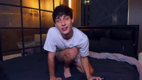Snapshot of kenter_parker chatting on June 28, 2:23 pm Peter online show from June 28, 2:23 pm