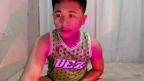 Snapshot of kenth_toyxxx chatting on May 8, 7:14 am kentoy online show from May 8, 7:14 am
