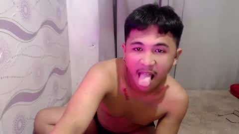 Snapshot of kenth_toyxxx chatting on May 11, 2:45 pm kentoy online show from May 11, 2:45 pm
