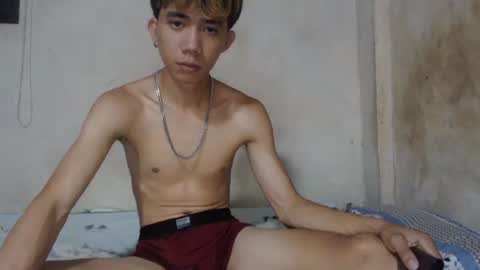 Snapshot of kenzy931455 chatting on April 29, 10:41 am kenzy931455 online show from April 29, 10:41 am