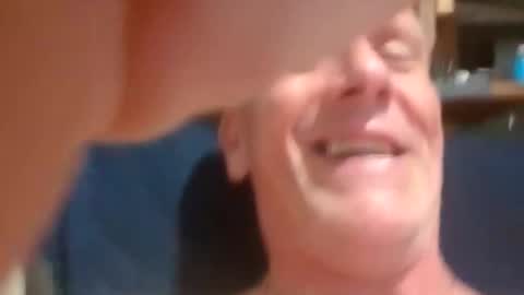 Snapshot of kerikpeter chatting on April 4, 12:24 pm kerikpeter online show from April 4, 12:24 pm