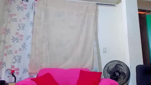 Snapshot of kerlysmith24 chatting on June 5, 1:28 pm Kerlysmith24 online show from June 5, 1:28 pm
