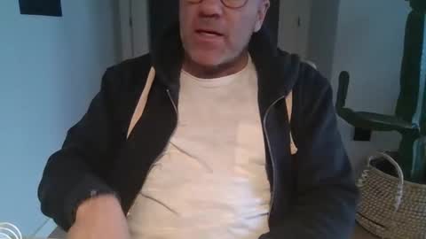 Snapshot of kermitgp3 chatting on February 9, 7:34 am Anton online show from February 9, 7:34 am