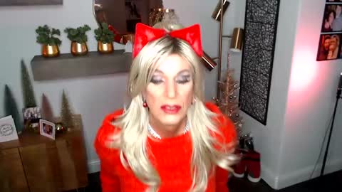 Snapshot of kerrytmilf chatting on December 15, 11:45 am Kerry Wright online show from December 15, 11:45 am