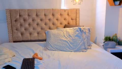 Snapshot of keryhillson chatting on February 20, 1:11 pm Kery Hillson online show from February 20, 1:11 pm