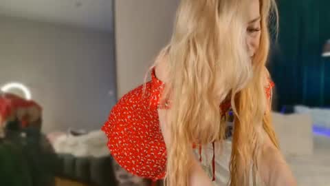 Snapshot of kessedisson chatting on June 12, 8:08 pm KessEdisson online show from June 12, 8:08 pm
