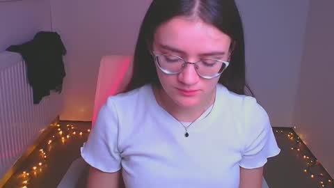 Snapshot of ketrin_pirsss chatting on December 19, 10:32 pm Ketrin online show from December 19, 10:32 pm