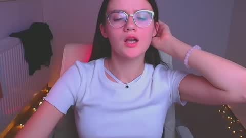 Snapshot of ketrin_pirsss chatting on December 20, 1:36 am Ketrin online show from December 20, 1:36 am