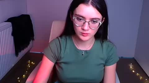 Snapshot of ketrin_pirsss chatting on December 21, 1:26 am Ketrin online show from December 21, 1:26 am