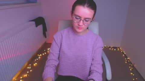 Snapshot of ketrin_pirsss chatting on January 5, 4:36 am Ketrin online show from January 5, 4:36 am