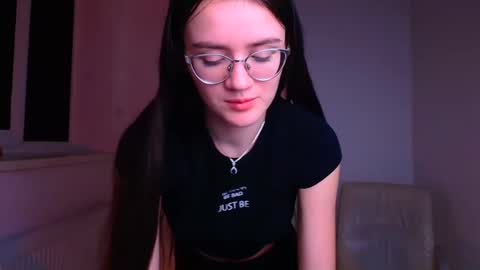 Snapshot of ketrin_pirsss chatting on January 11, 1:27 am Ketrin online show from January 11, 1:27 am