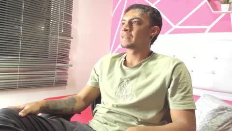 Snapshot of keviin_miller_ chatting on December 5, 12:08 am online show from December 5, 12:08 am