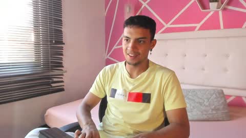 Snapshot of keviin_miller_ chatting on December 7, 9:00 pm online show from December 7, 9:00 pm