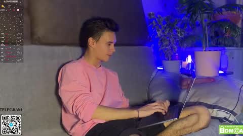 Snapshot of kevin_doo chatting on October 28, 5:44 am Fansly  Kevin T online show from October 28, 5:44 am