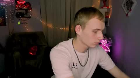 Snapshot of kevin_nix_ chatting on February 21, 9:27 pm kevin_nix_ online show from February 21, 9:27 pm