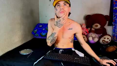 Snapshot of kevinperlas_ chatting on February 11, 11:32 pm kevinperlas_ online show from February 11, 11:32 pm