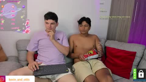 Snapshot of kevinxlvx chatting on May 29, 8:40 pm kevin and ottis online show from May 29, 8:40 pm