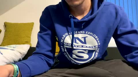 Snapshot of kevoo663380 chatting on February 23, 3:40 pm kevoo663380 online show from February 23, 3:40 pm