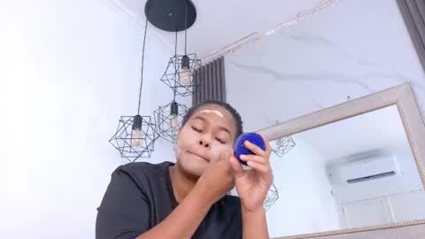 Snapshot of keyla_mejia chatting on June 28, 12:00 pm Keyla online show from June 28, 12:00 pm