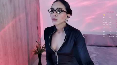 Snapshot of keylamiller1 chatting on June 23, 12:47 pm Keyla online show from June 23, 12:47 pm
