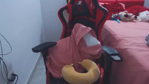 Sandy Saenz online show from December 25, 9:33 pm