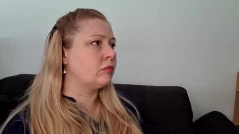 khaleesi0890 online show from November 12, 10:04 am