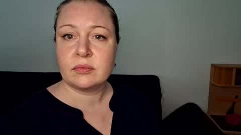 khaleesi0890 online show from November 13, 8:35 am