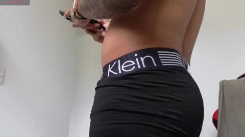 Snapshot of khalidferrer chatting on February 26, 6:21 pm khalid ferrer online show from February 26, 6:21 pm