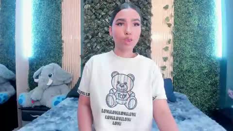 khateandersson online show from December 22, 8:50 pm