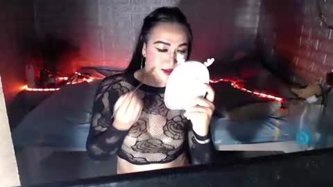 Snapshot of khimtemptress69 chatting on May 26, 9:49 am khimtemptress69 online show from May 26, 9:49 am