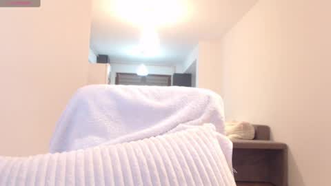 Snapshot of khloe_star chatting on March 6, 5:11 pm Khloe online show from March 6, 5:11 pm