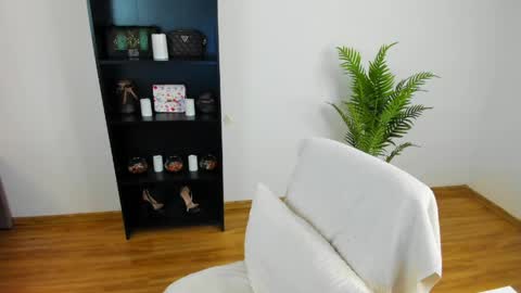 Khloe online show from May 28, 3:53 pm
