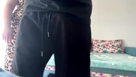 Snapshot of khloekross chatting on February 25, 12:48 pm khloekross online show from February 25, 12:48 pm