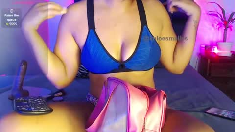 Snapshot of khloesmalls chatting on December 3, 12:49 pm online show from December 3, 12:49 pm