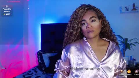 Snapshot of khloesmalls chatting on January 2, 3:29 pm online show from January 2, 3:29 pm