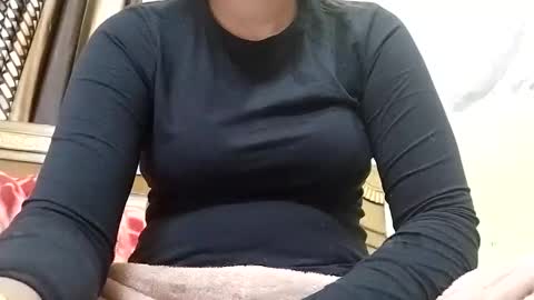 Snapshot of khushisinghh chatting on December 18, 12:43 am khushisinghh online show from December 18, 12:43 am
