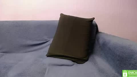 Hey Im Ivan everyday online 9am to 6pm 6 GMT Help me Reach K FollowerslPut your finger up  online show from February 7, 2:59 am